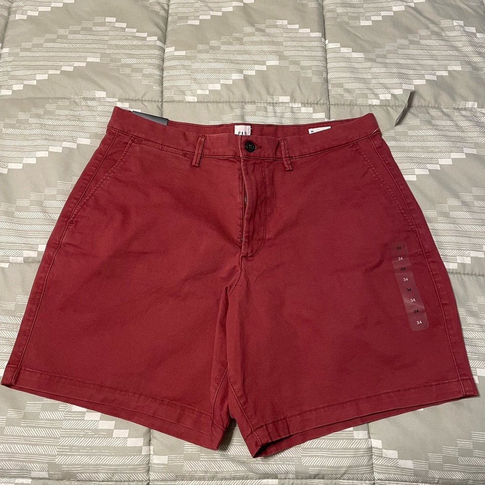 GAP mens essential khaki shorts. Size 34. 7” inseam.